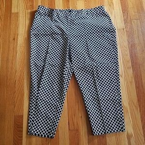 Black and white cropped/capri pants